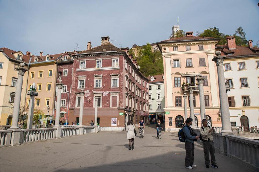 Cobblers Bridge Apartment Ljubljana Bagian luar foto